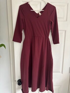 Pact V-Neck Dress in Deep Burgundy